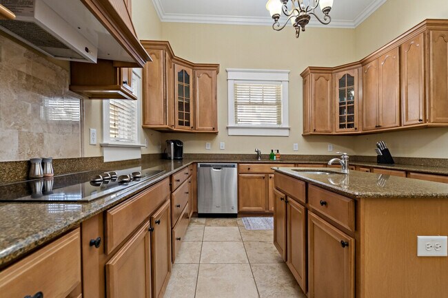 Building Photo - 611 S Orleans Ave