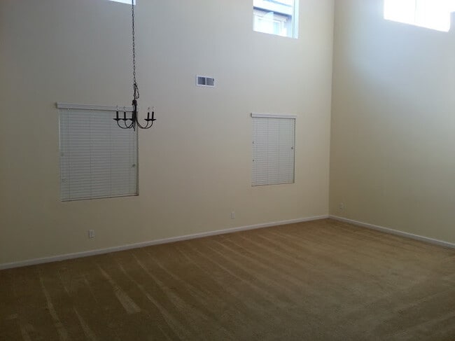 Building Photo - Beautiful home in Patterson