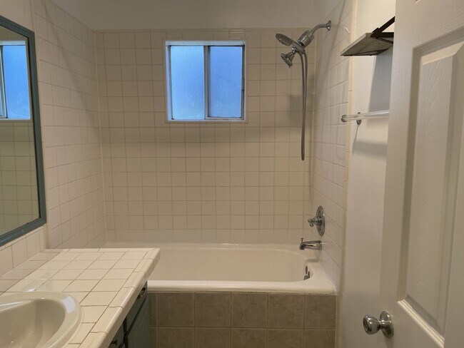 Building Photo - Private Single Family Home in Central Quie...