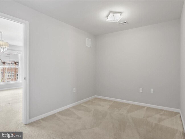 Building Photo - 3037 Rittenhouse Cir