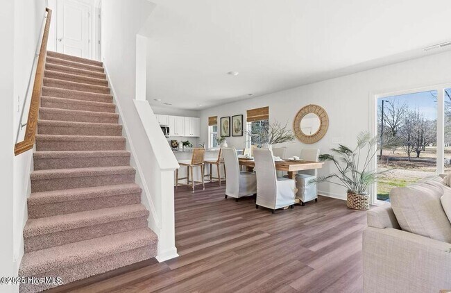 Building Photo - 3095 Day Dream Ln