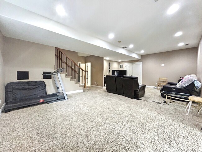 Building Photo - 717 Black Arrow Dr