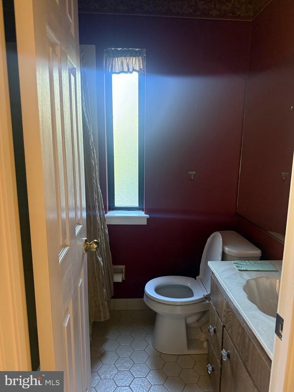 Building Photo - 14 Oak Knoll Dr