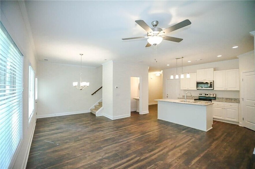 Building Photo - 327 Cashes Ct