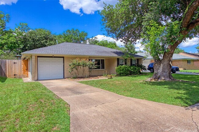Building Photo - 5206 De Lange Ln