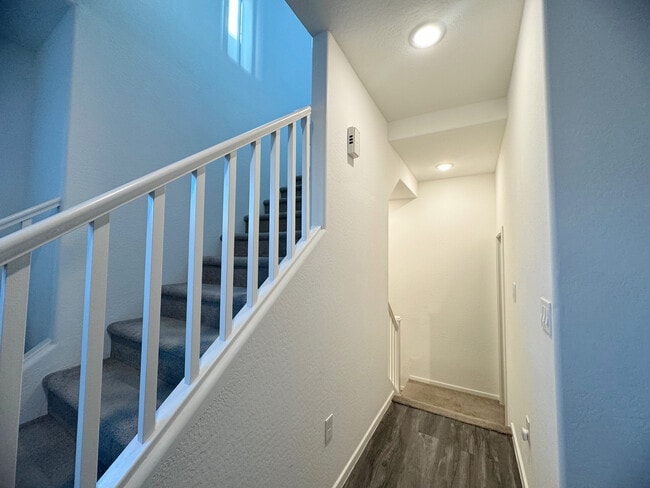 Building Photo - 2337 E Huntington Dr