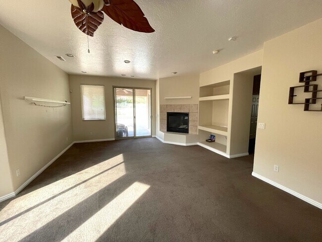 Building Photo - Beautiful 3 Bedroom Home in Coral Canyon!