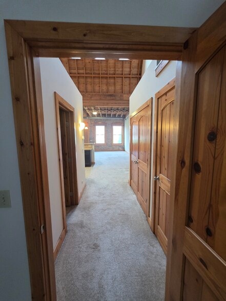 Building Photo - 270 Hutchins Ct