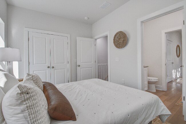 Building Photo - 5739 Murray Dr