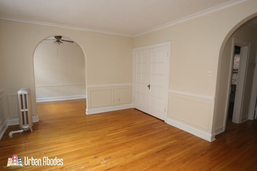Building Photo - 549 W Surf St