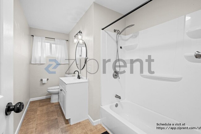 Building Photo - 1821 Debonaire Dr