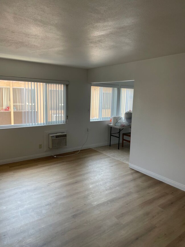 Building Photo - Newly Remodeled 2 BR Apartment in Baldwin ...