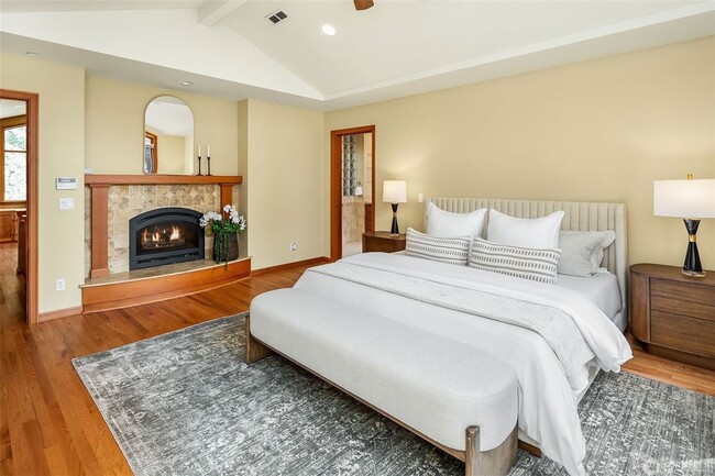 Building Photo - 5bd/4ba Mercer Island Home