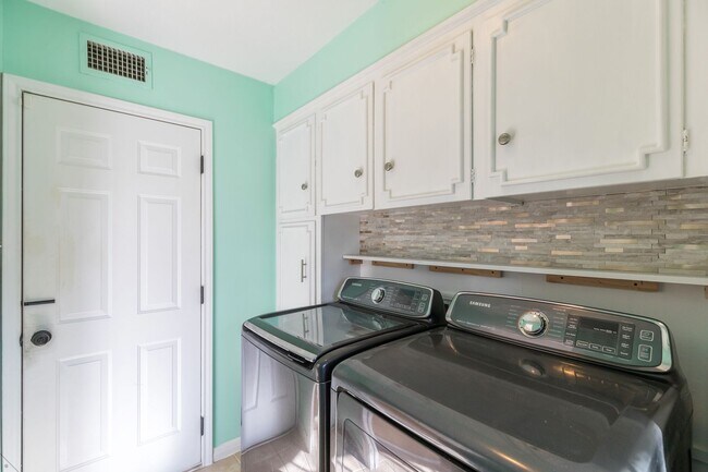 Building Photo - 3/2/2 READY TO RENT! Near ACU; ALL APPLIANCES PROVIDED