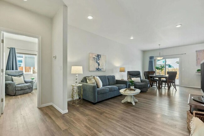 Building Photo - Charming 3-Bedroom, 2-Bathroom Home in Huntington Meadows