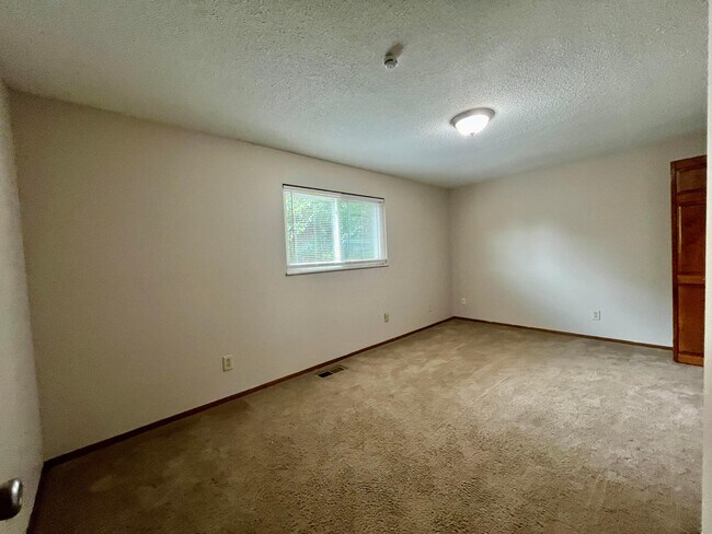 Building Photo - 2775 Amana Ct