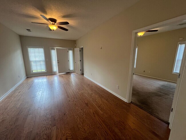 Building Photo - 3 bedroom 2 bathroom duplex in Covington V...