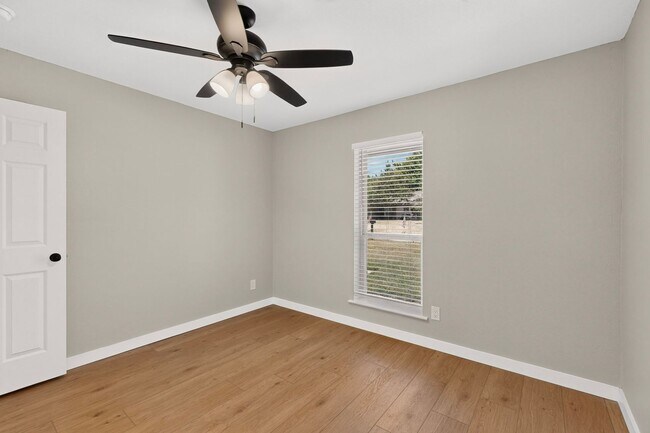 Building Photo - Newly Renovated Home In Grapevine Ready To Be Yours!!!!