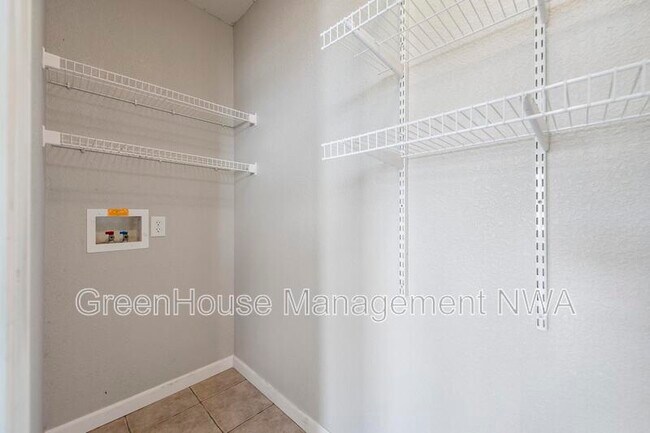 Building Photo - 520 Dewberry Ln