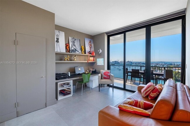 Building Photo - 1000 Venetian Way