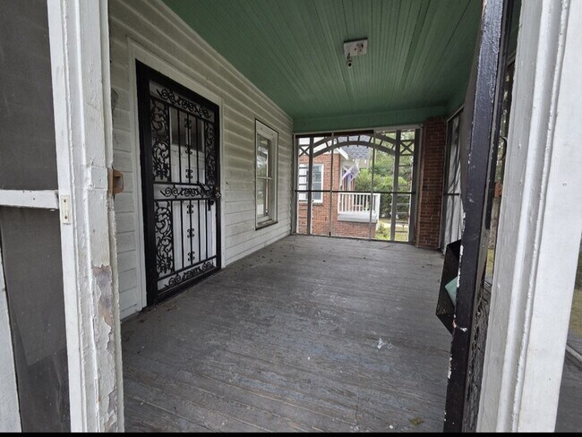 Building Photo - 1182 Brentwood Ave
