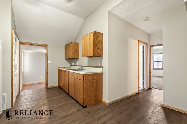 Building Photo - 615 N Doris St