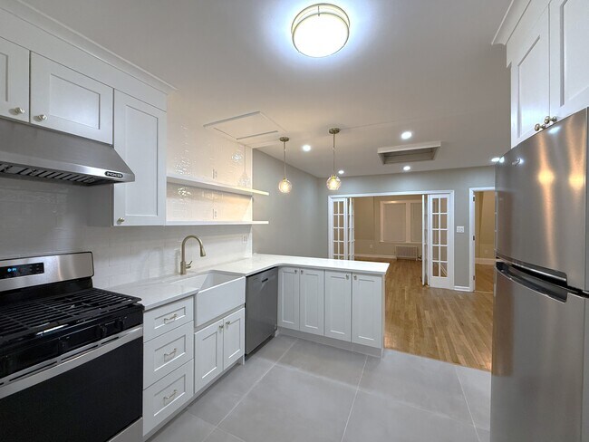 Building Photo - 100-03 Ascan Ave