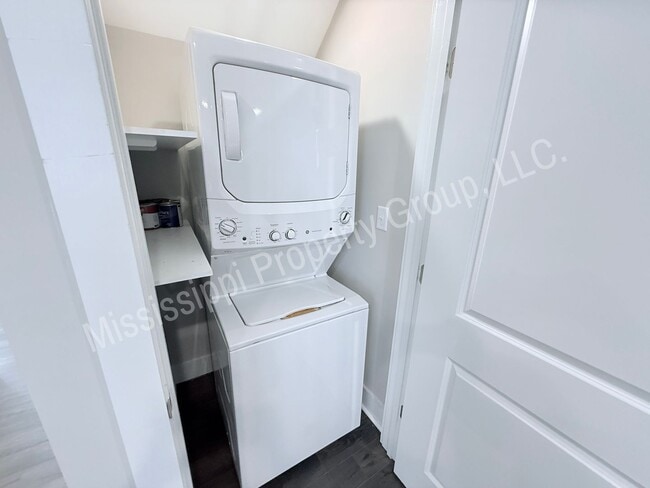 Building Photo - 2BD / 2BA FOR RENT