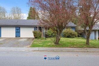 Building Photo - Move in ready NOW! Desirable west side location! 2 bed/ 1.75 bath. Olympia school district.