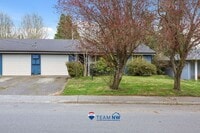Building Photo - Move in ready NOW! Desirable west side location! 2 bed/ 1.75 bath. Olympia school district.