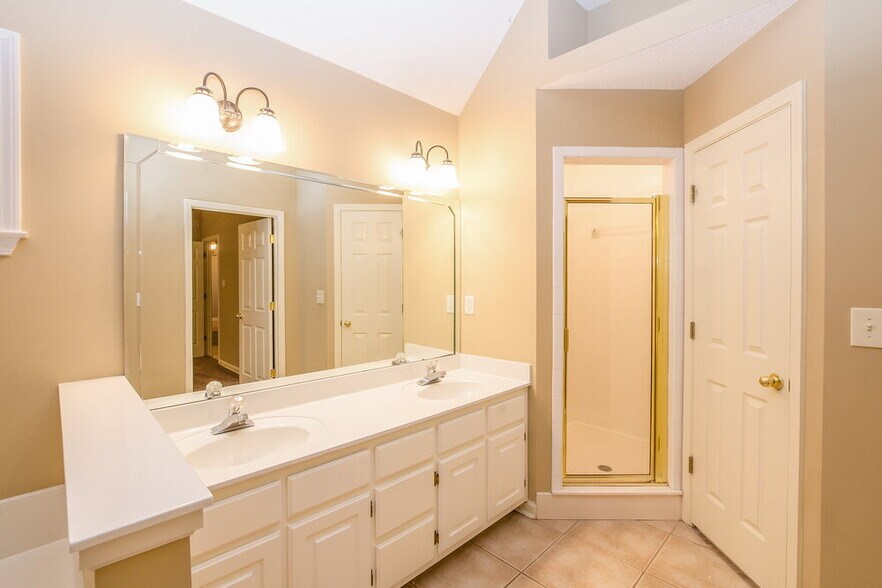 Building Photo - 6658 Raner Cove