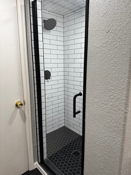 Bathroom - 2758 N Gaylord St