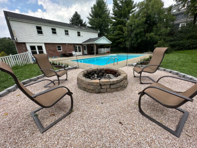 Building Photo - 2490 Dogwood Dr