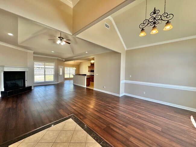 Building Photo - 2040 Yasmeen Cir