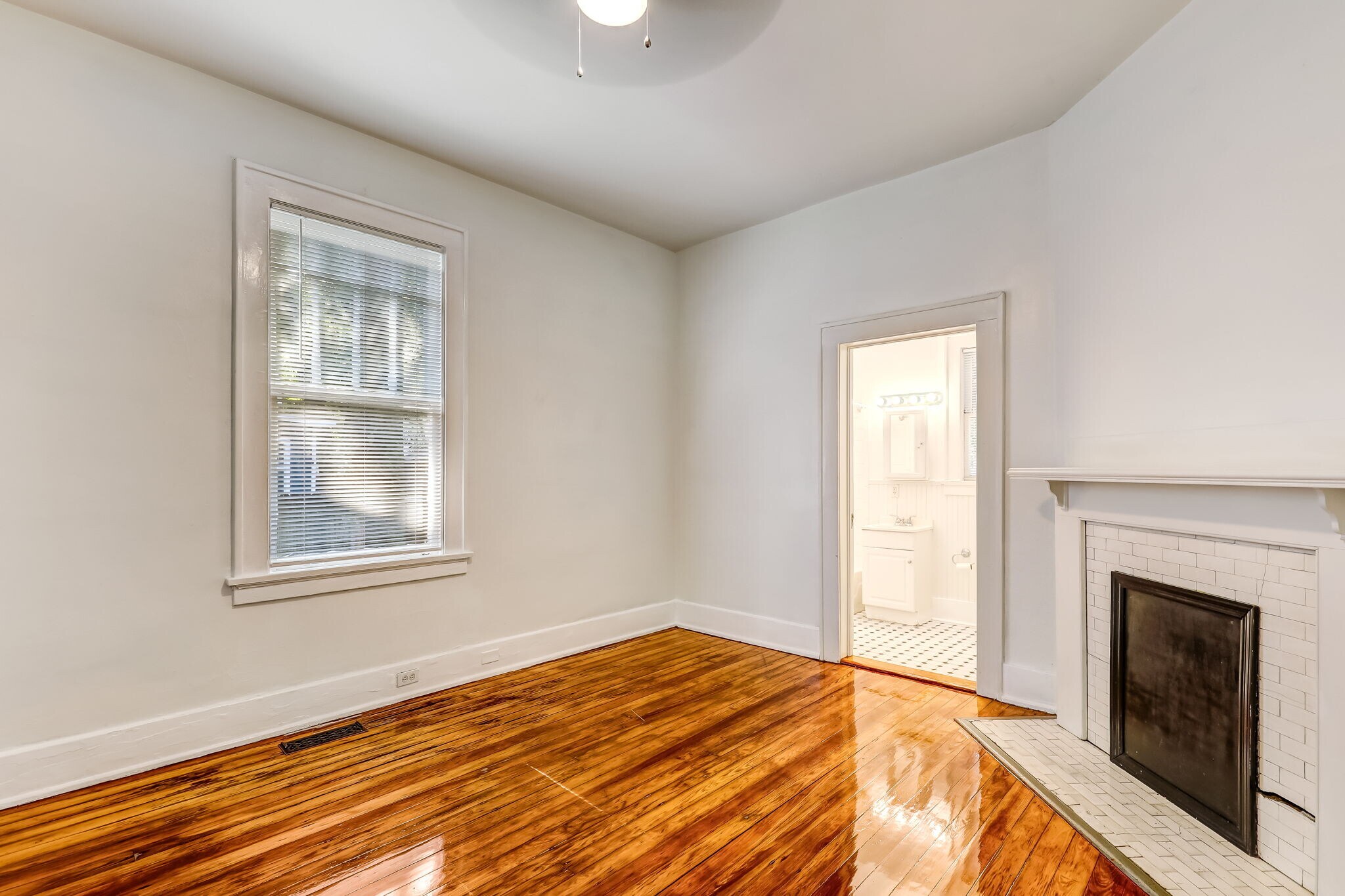 Building Photo - 521 E 37th St