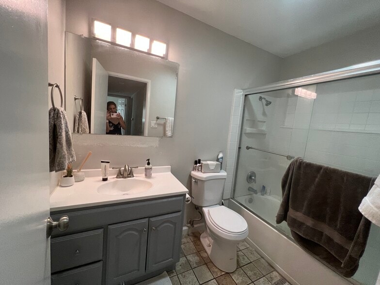 Building Photo - 2969 Rosemary Ln