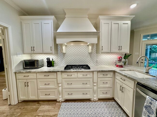 Building Photo - 3308 Oak Knoll Dr