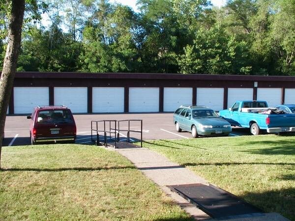 Building Photo - 1905 Wilson Ave