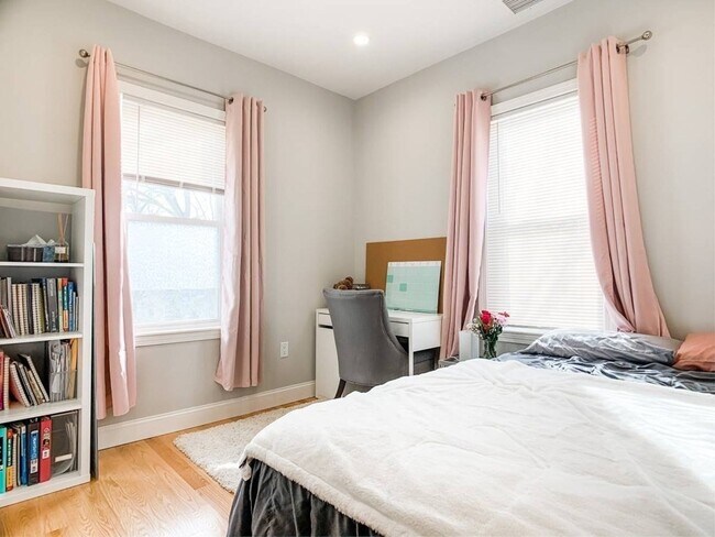 Building Photo - 226 Fellsway W