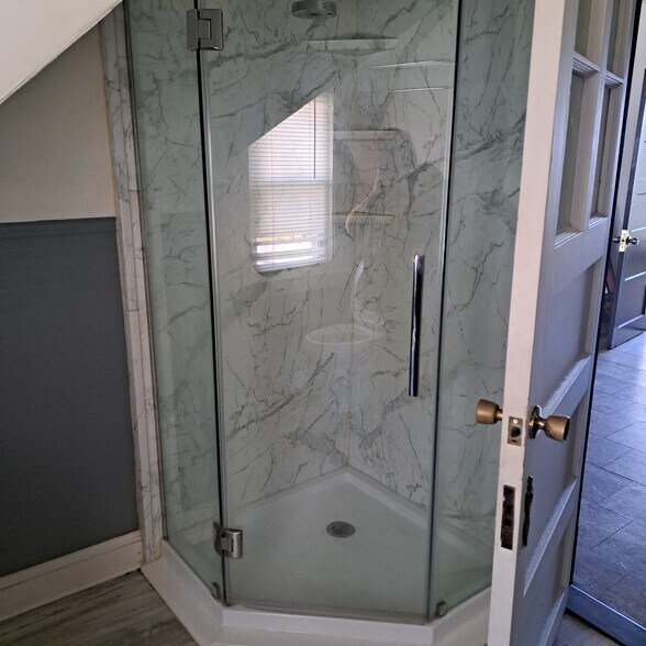 Building Photo - 261 Maple St