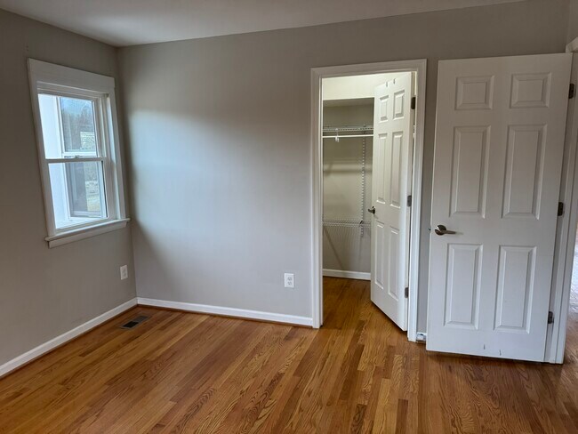 Building Photo - 10012 Ellis Rd