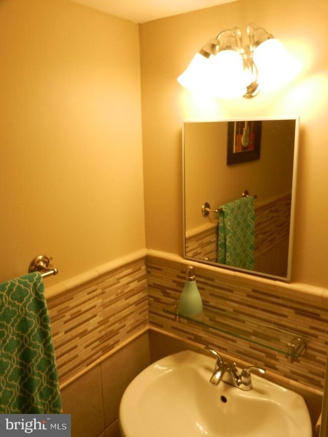 Building Photo - 781 Sugarland Run Dr