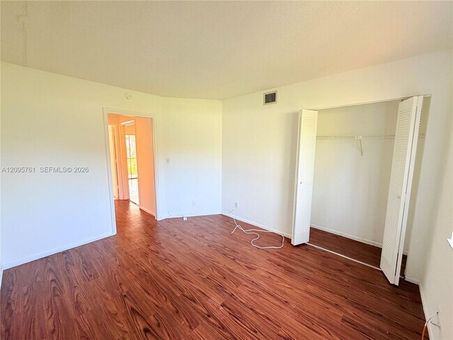 Building Photo - 107 Gardens Dr