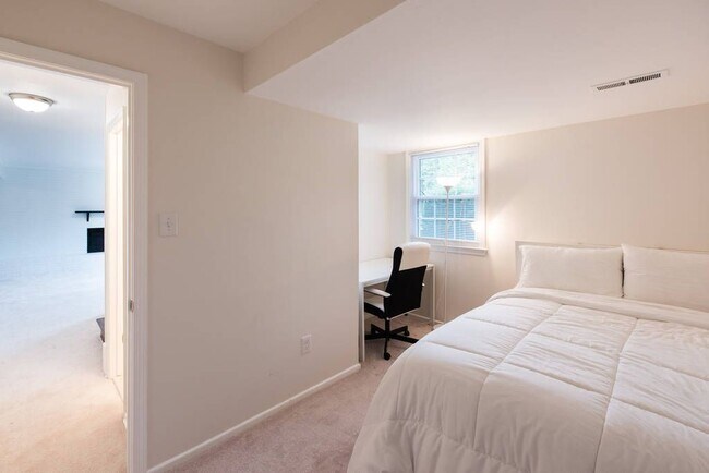 Building Photo - 1618 Palm Springs Dr