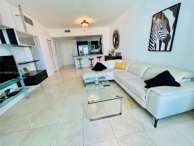 Building Photo - 950 Brickell Bay Dr