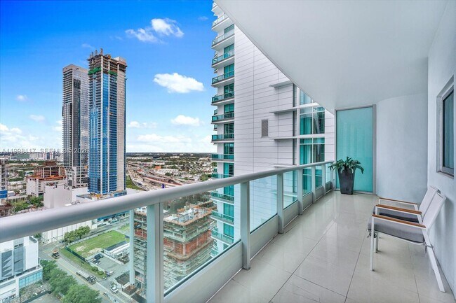 Building Photo - 900 Biscayne Blvd