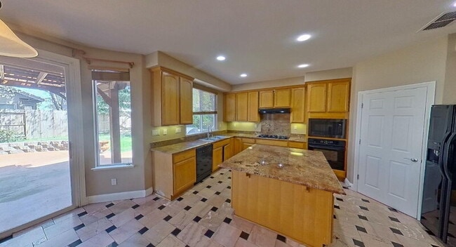 Building Photo - 1692 Woodhaven Cir