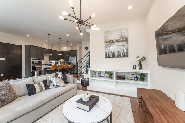 Building Photo - 605 Middle St