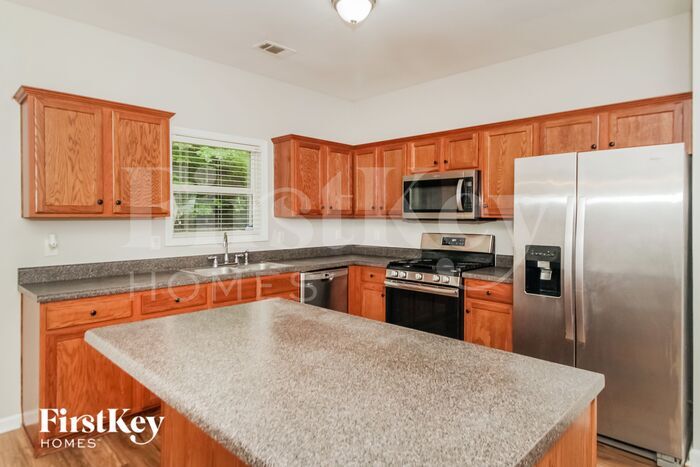Building Photo - 137 Holbrook Dr