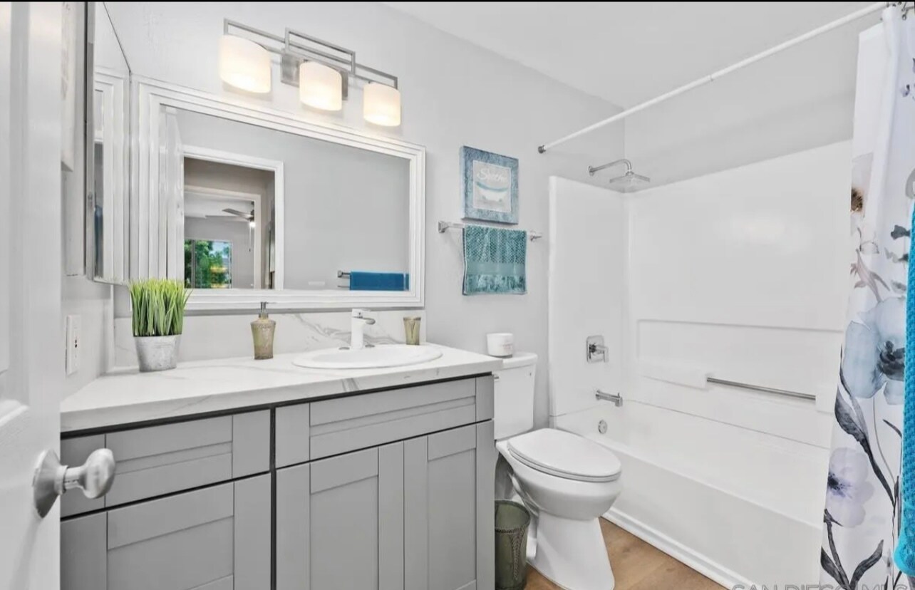 Building Photo - 8889 Caminito Plaza Centro